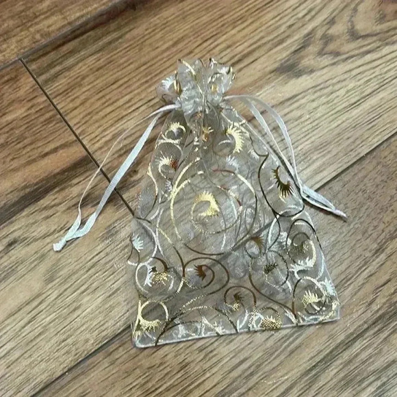 BNWOT cubic zirconia  necklace - Picture 2 of 3